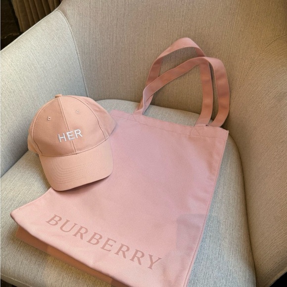 burberry pink set with bottle, tote bag VIP gift with purchase - Picture 3 of 4